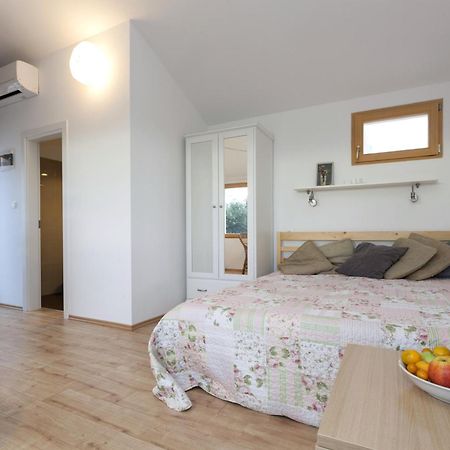 Studio Sea View Borik Rovigno Esterno foto